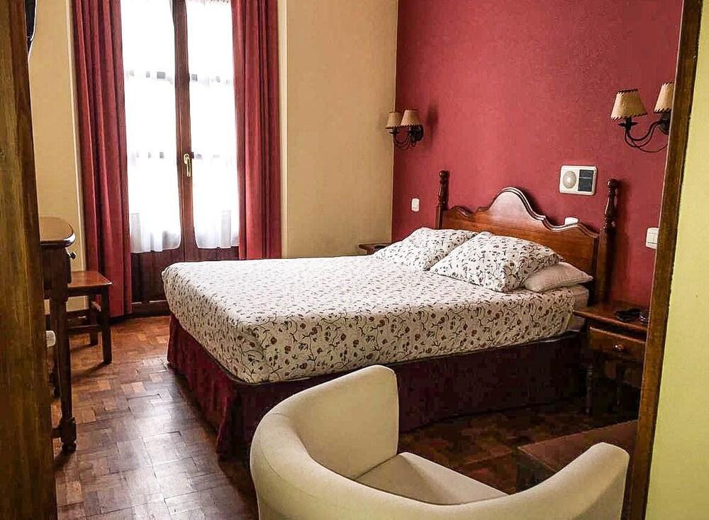 Hotel Puerto De Llanes Buitenkant foto