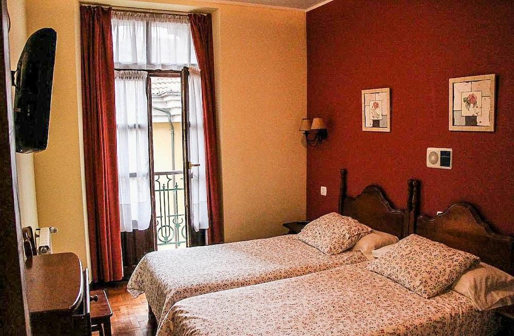 Hotel Puerto De Llanes Buitenkant foto